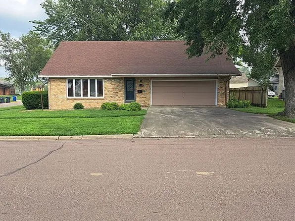 212 1st Ave SW, Sioux Center, IA 51250