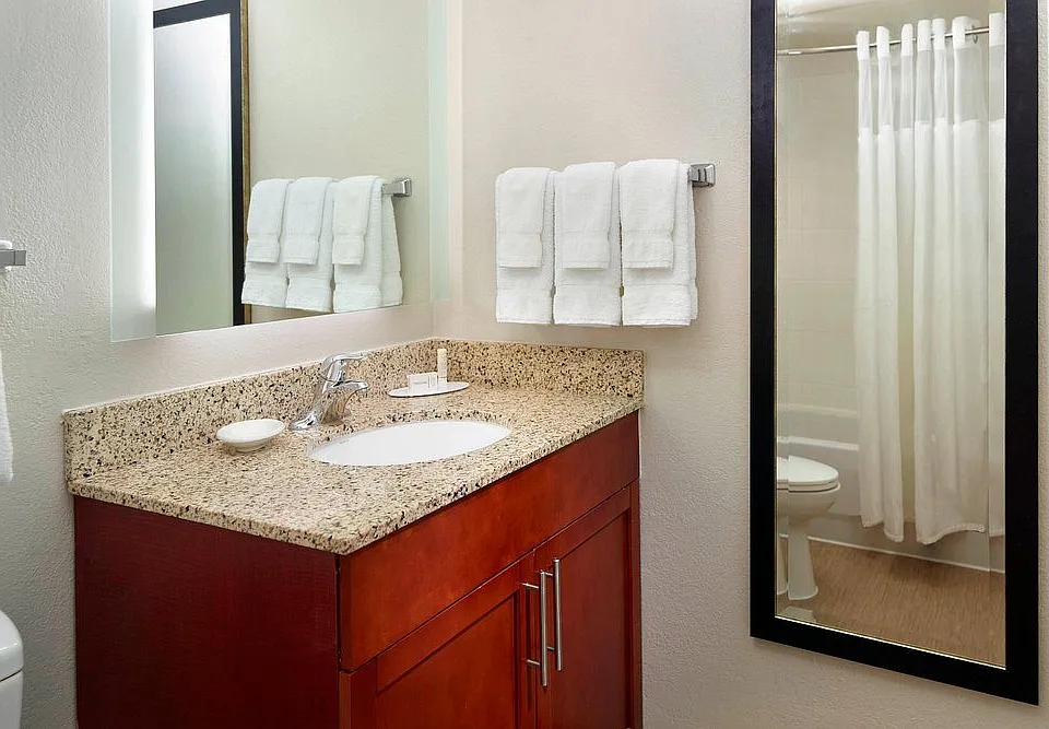 Fusion Buckhead - Bathroom