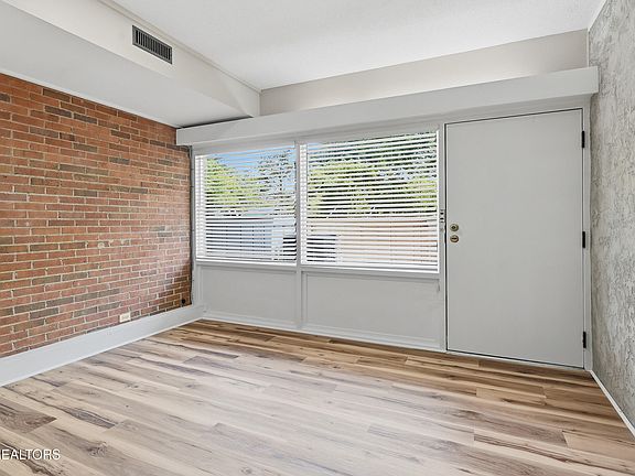 5th image of 2806 Suncrest Rd APT 4