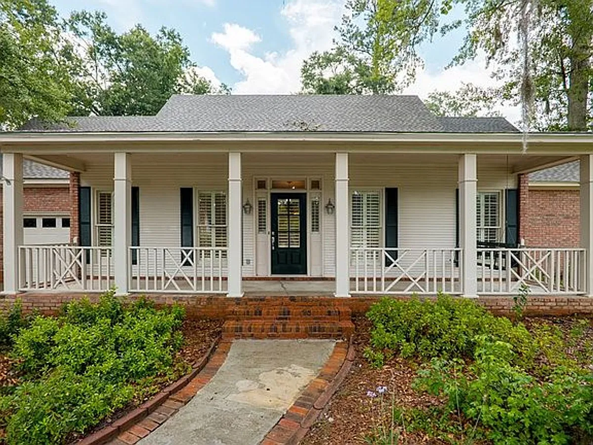 Building Photo - 1009 Williamsburg Dr