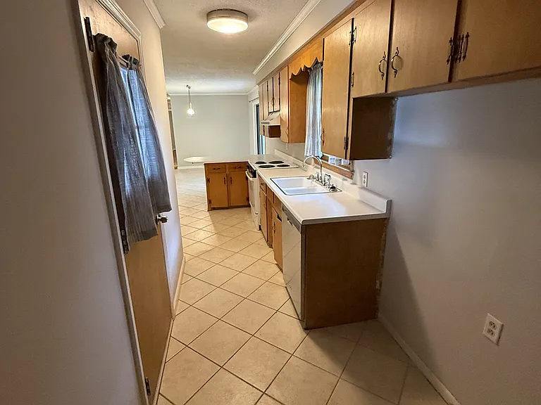 113 Midland Dr — Photo 6