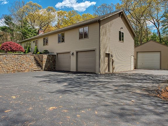5th image of 1044 Plymouth St