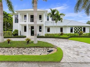 621 7th St N, Naples, FL 34102
