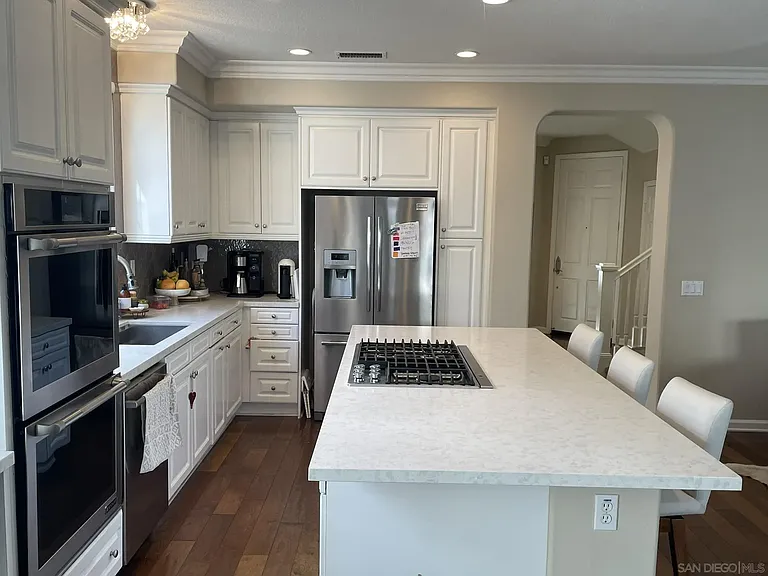 646 Sandside Ct — Photo 5