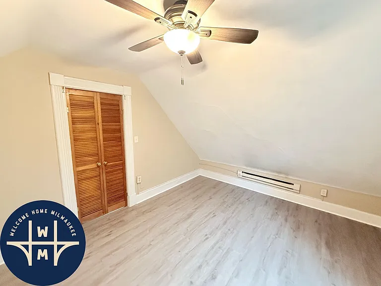 1720A N Astor St — Photo 7