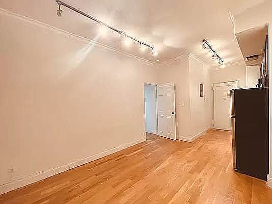 4th image of 400 W 45th St APT 4A