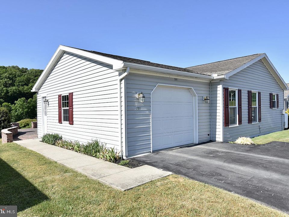 201 Lakeview Ln, Lenhartsville, PA 19534 Zillow