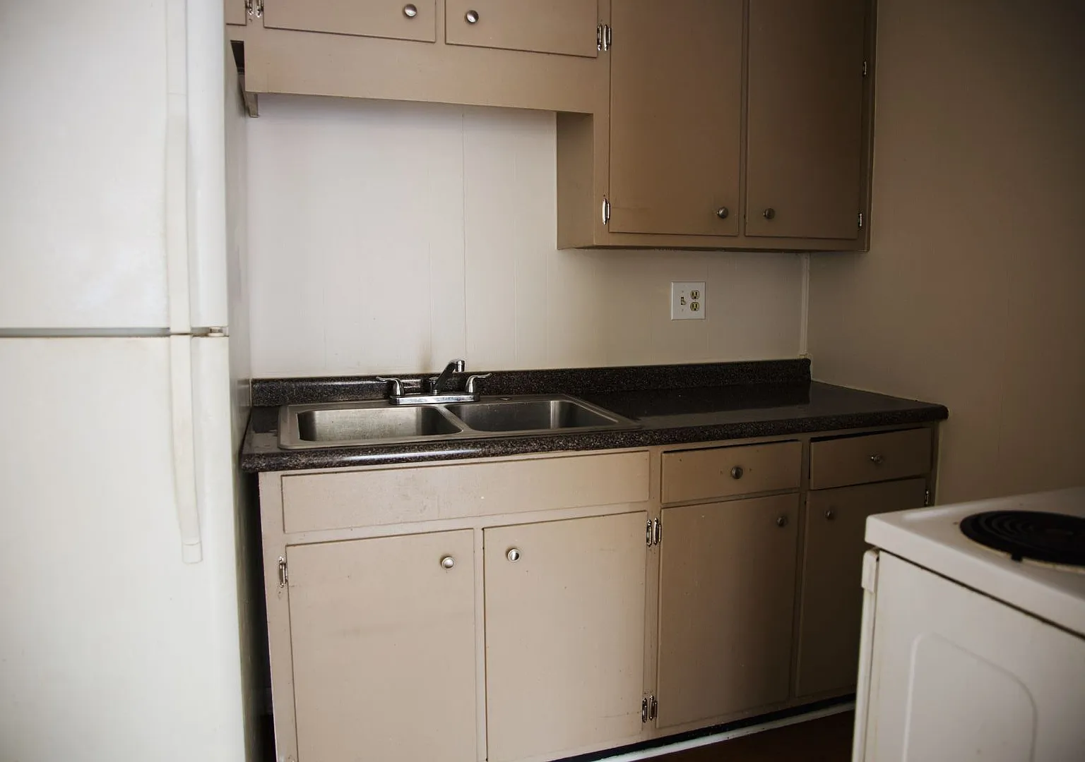 1880 Green Dr — Photo 3