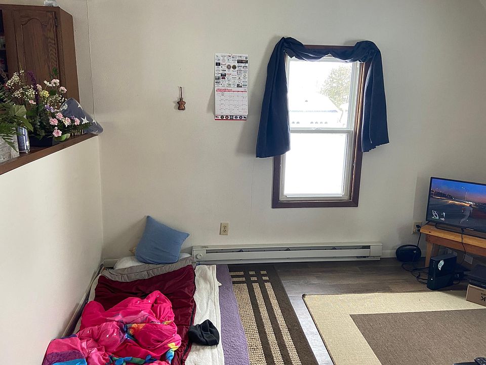 2nd image of 242 E 4th Ave #1/2