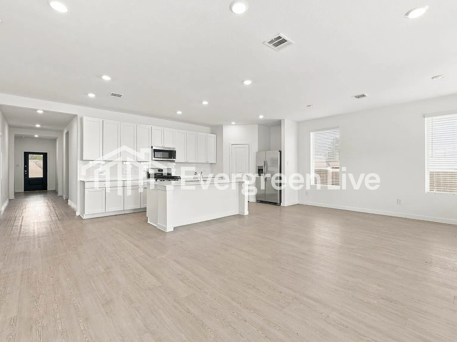 4 bed, 2.0 bath, 2083 sqft, $2,245 — Photo 4