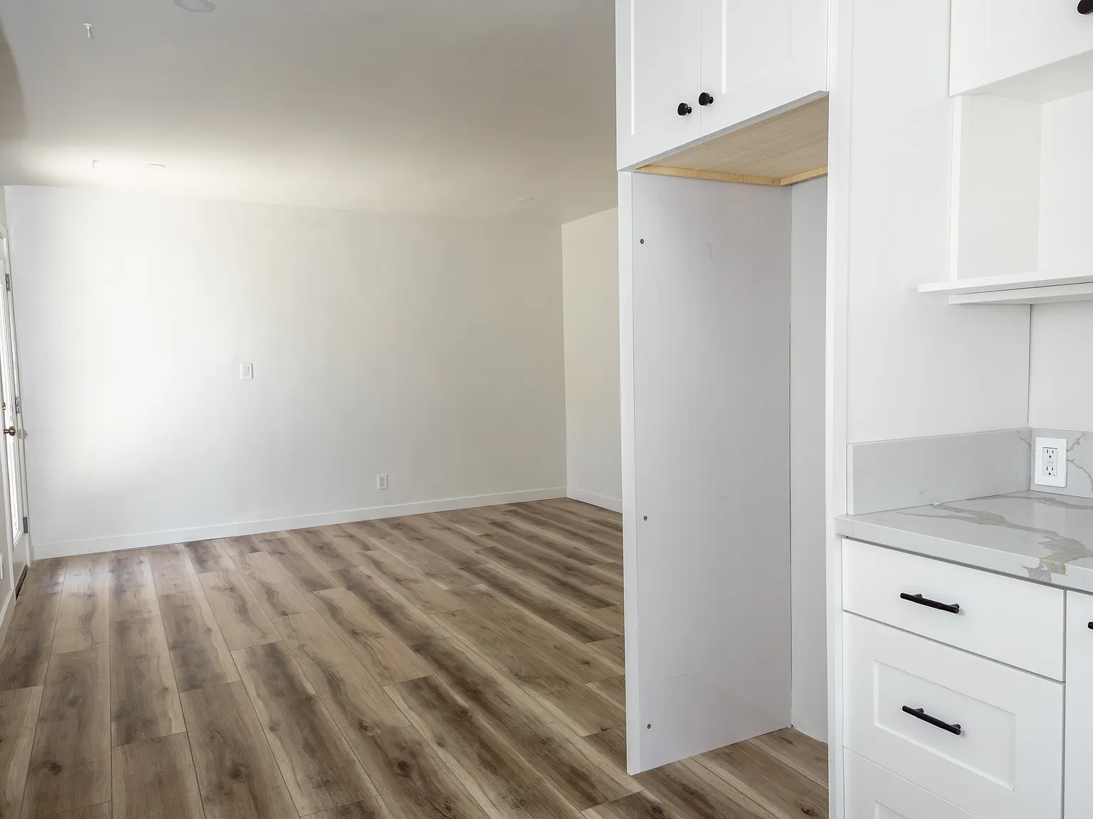 Studio, 385 sqft, $1,980 — Photo 2
