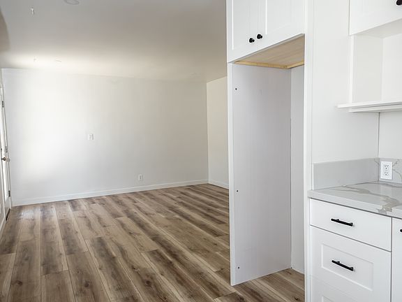 2nd image of 439 S Evergreen Ave #443-1/2