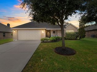 121 Sierra Dr, Waxahachie, TX 75167