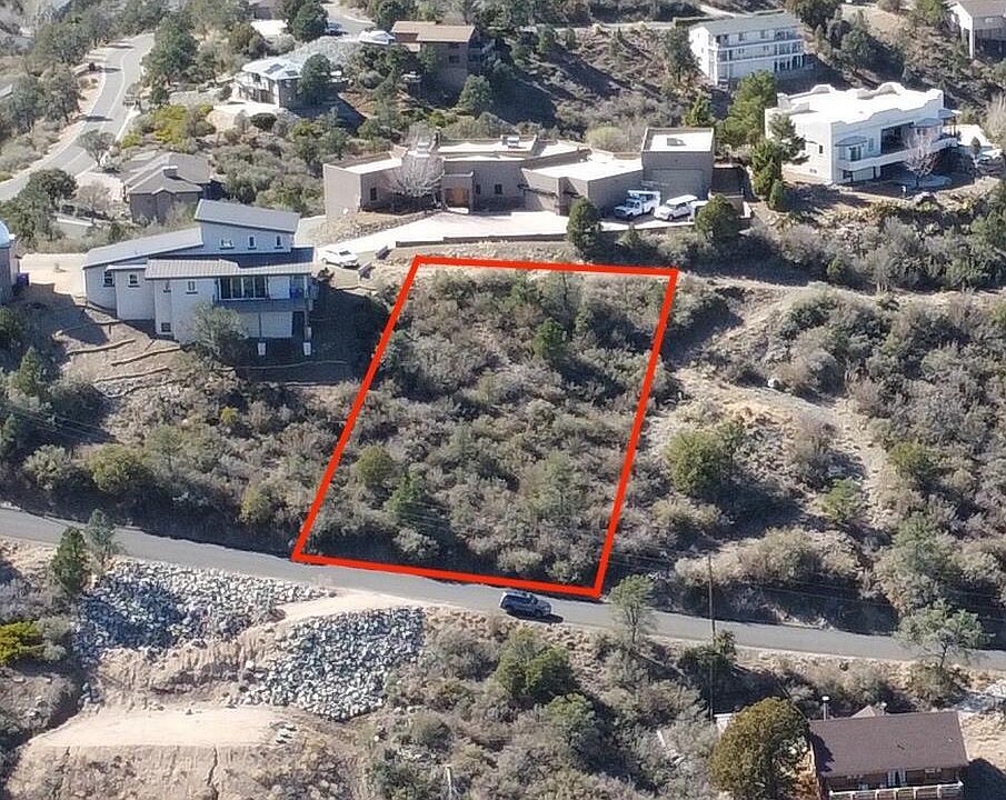 1st image of 628 W Robinson Dr