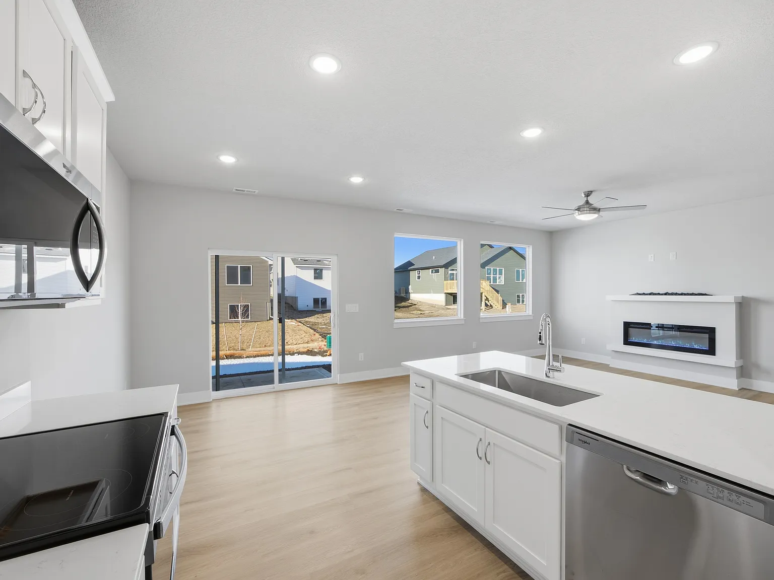 4 bed, 2.5 bath, 1708 sqft, $2,050 — Photo 4