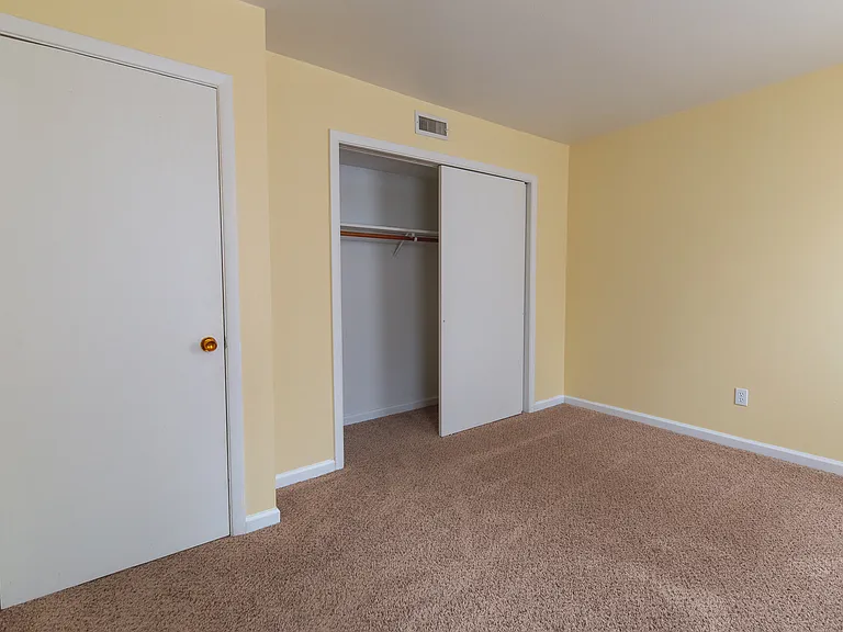 215 W Troy Ave #215C — Photo 8