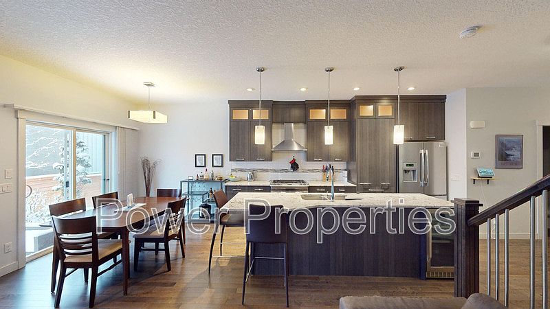 Calgary Townhouse for rent - 3 Bedrooms — photo 3