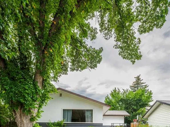15 E Hamlet Rd SW, Calgary, AB T2V 3C9