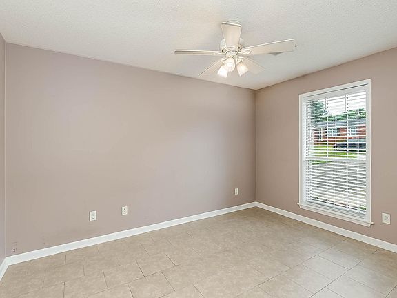 4th image of 405 21st St E