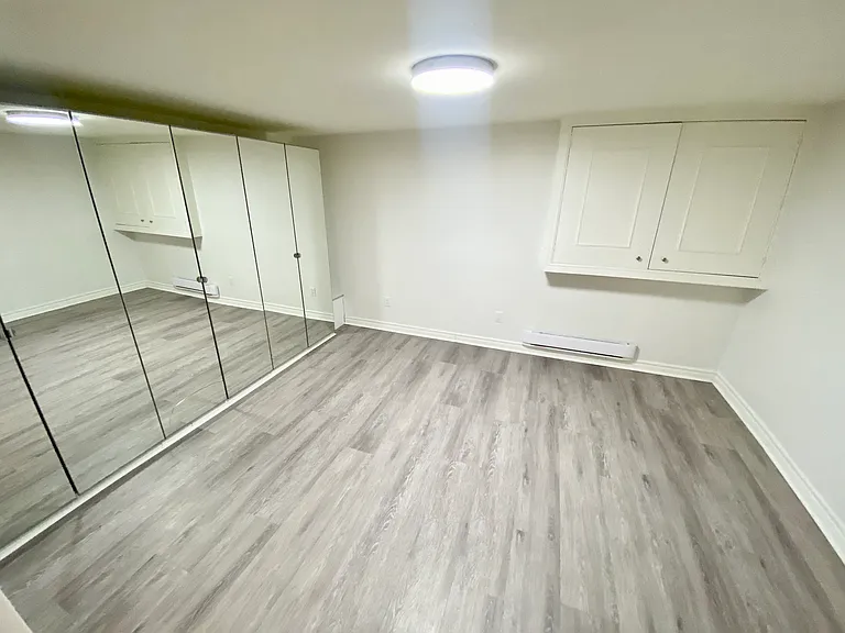 589 Annette St #BASEMENT — Photo 17