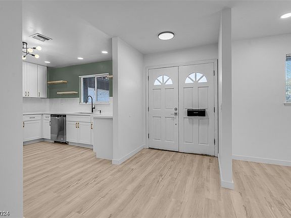 4th image of 2105 Glen Heather Way