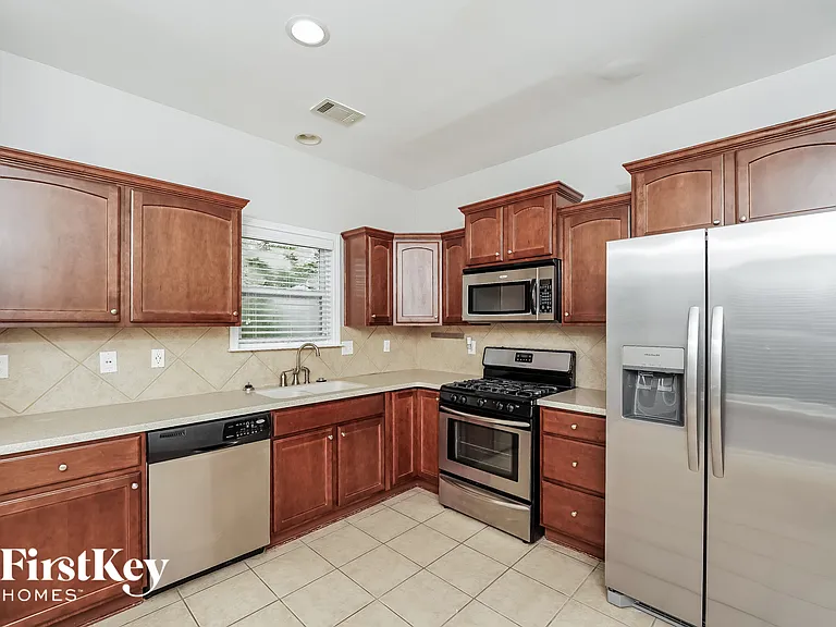 995 Valley Cir — Photo 4