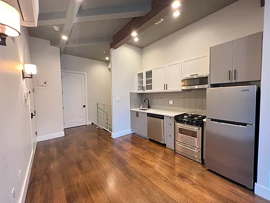 Rented by Tapiro Realty | media 3