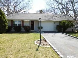 16 Executive Rd, Selden, NY 11784