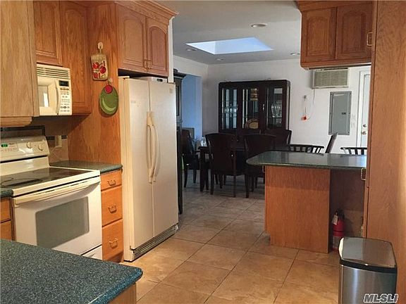 4th image of 5 Pond Ln