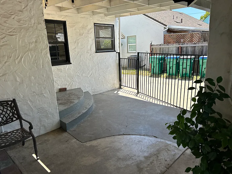 909 S Pleasant Ave — Photo 4