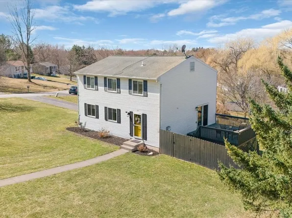 247 Peakview Dr, Henrietta, NY 14467