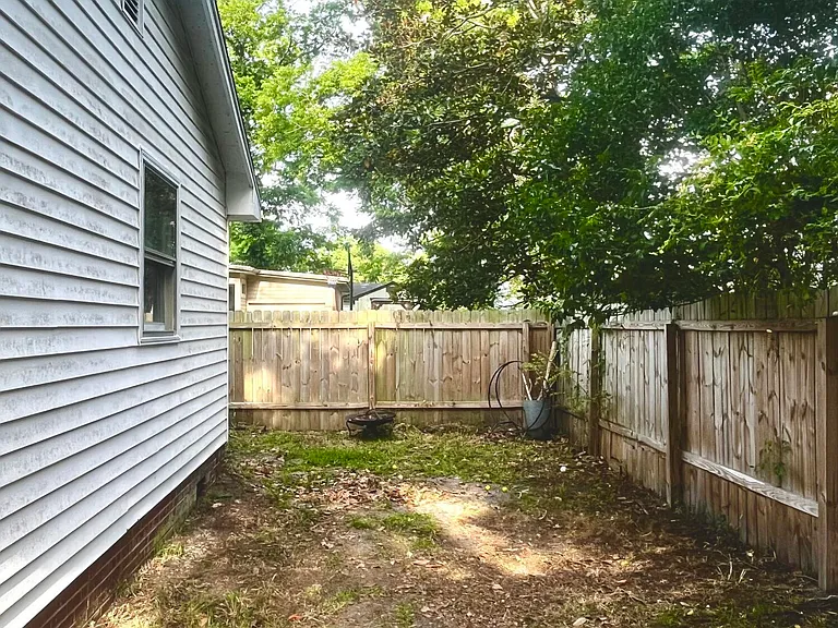 1409 Wooster St — Photo 28