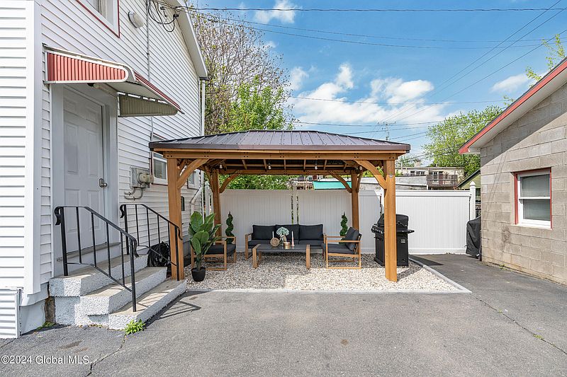 3rd image of 320 1st Street