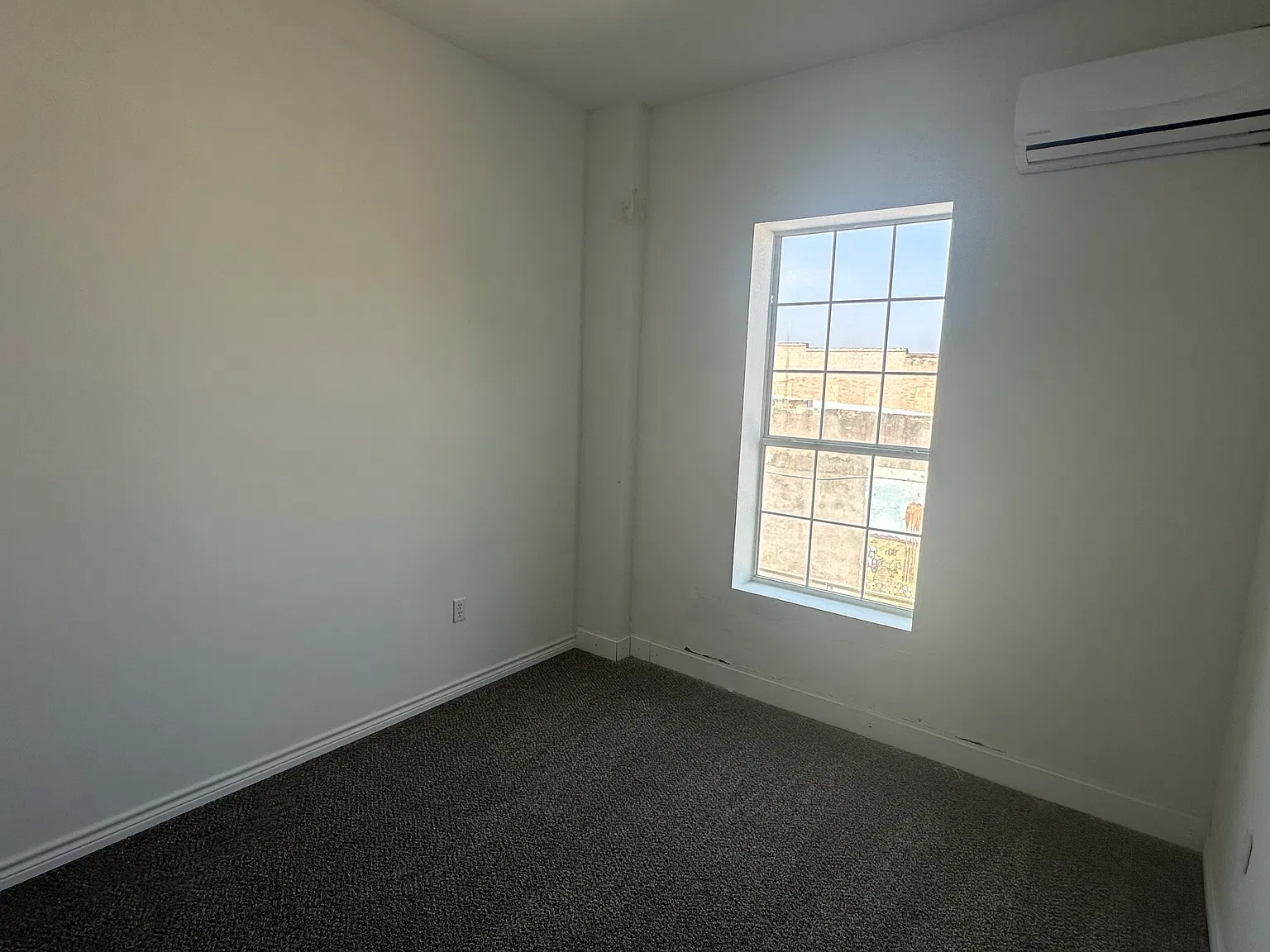 3 bed, $850 — Photo 1