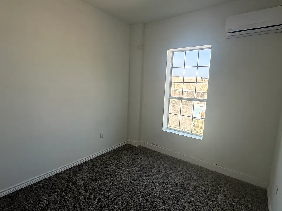 283 S Sam Houston Blvd