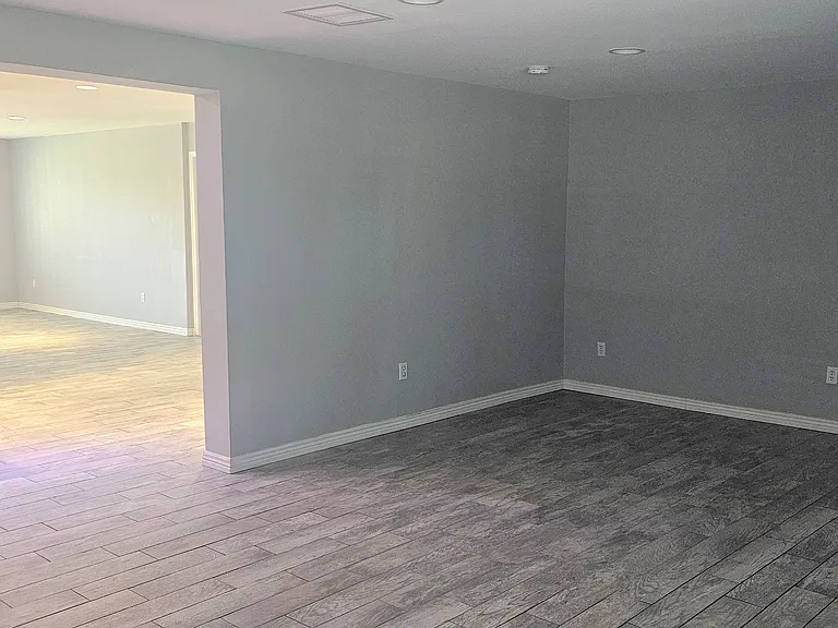 7426 E Holly St — Photo 11