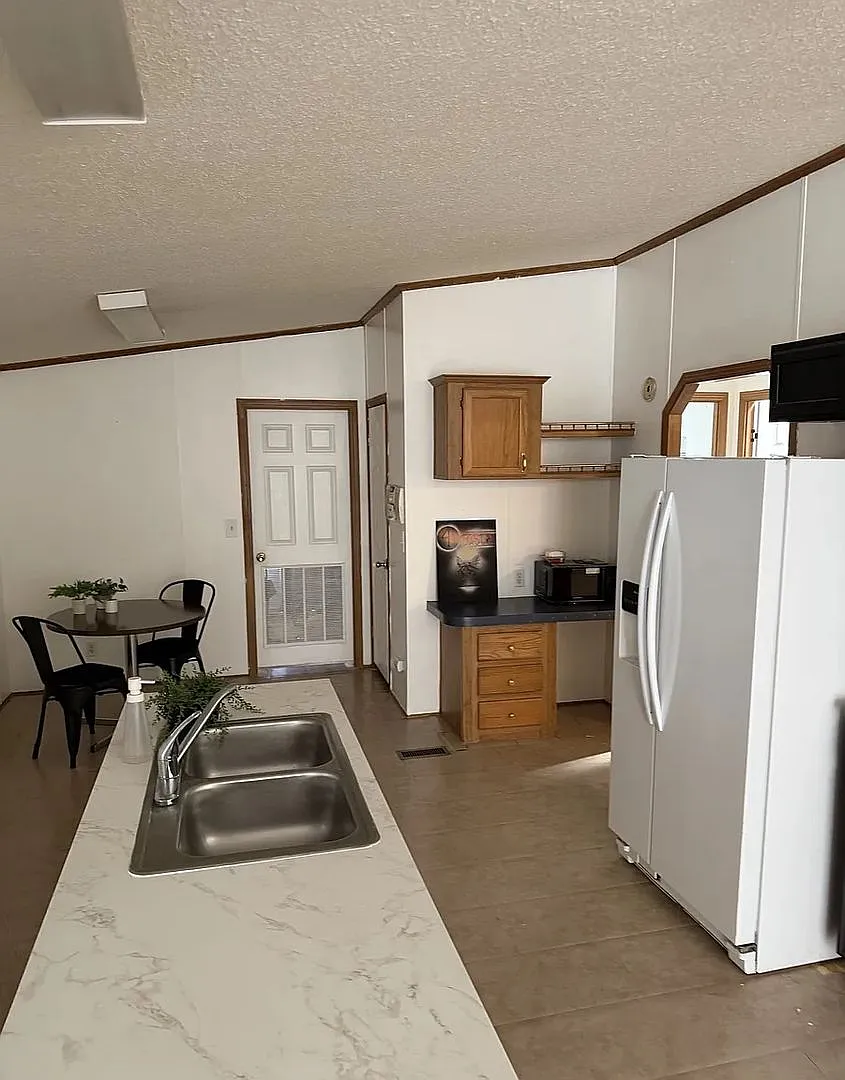 Room in 4 Bedroom Home in Leander — Photo 3