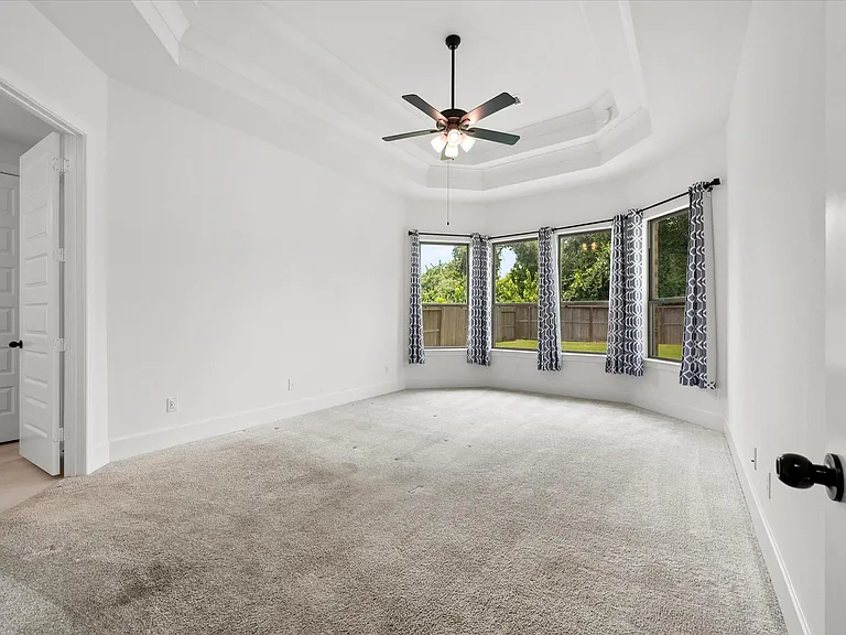 1911 Golden Leaf Dr — Photo 13