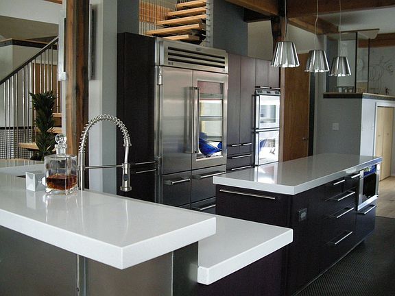 North half of the kitchen + bar