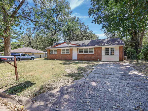 2213 Todd Rd, Manhattan, KS 66502