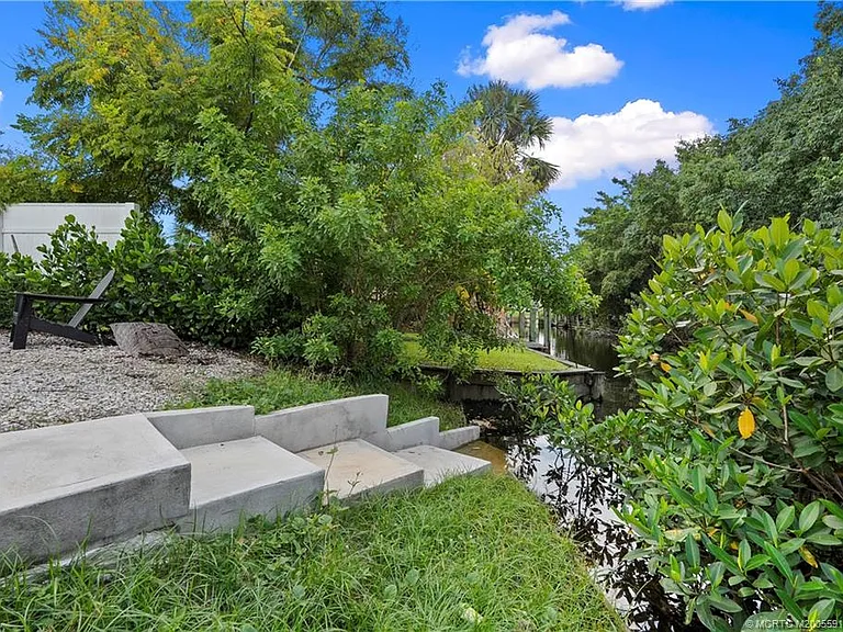 30 SW Hideaway Pl — Photo 25