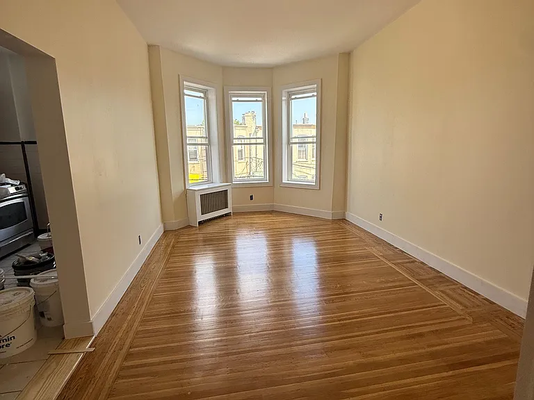 6137 Gates Ave #2B — Photo 2