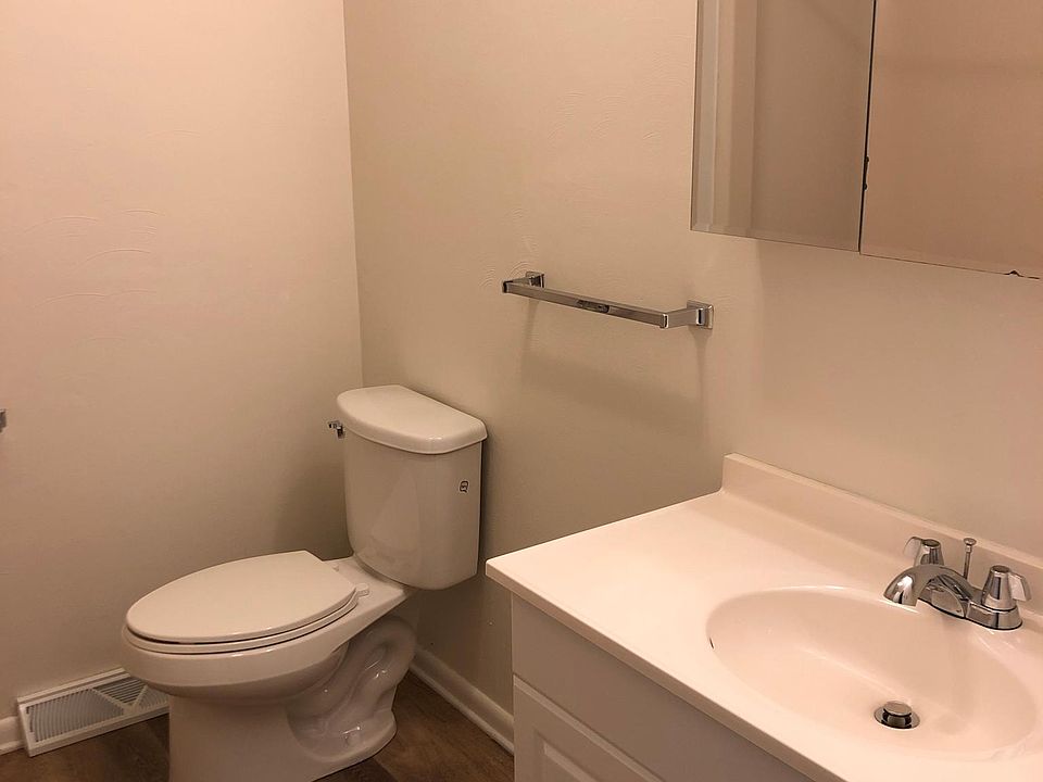 2nd image of 221 N 5th St #52