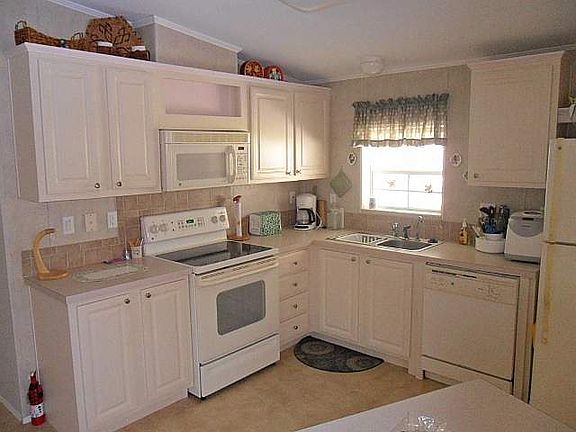 4th image of 13228 Lime Ave