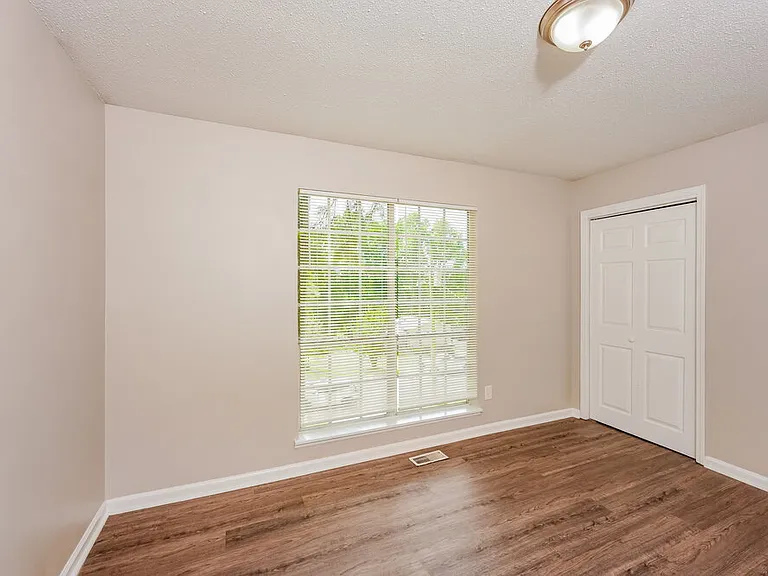 5839 Brenda Dr — Photo 14