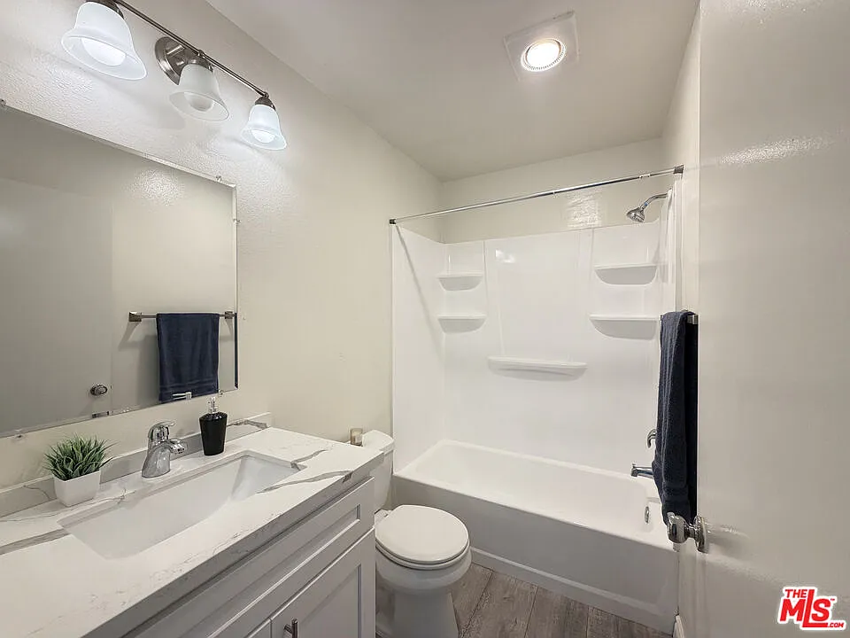 2 bed, 2.0 bath, 1000 sqft, $2,600 — Photo 4