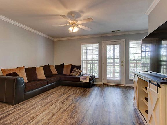 2nd image of 2918 Beaverwood Dr