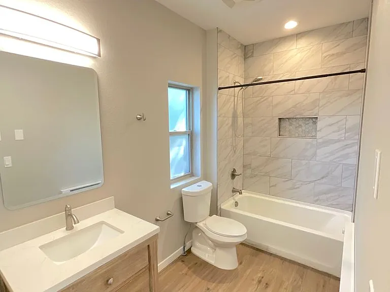 2016 W Kiowa St #B — Photo 16