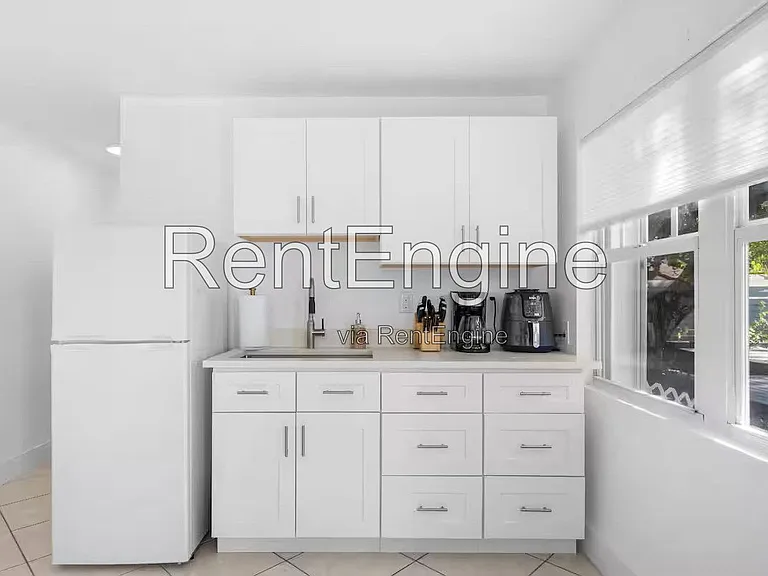 1636 NW 6th Ave — Photo 12