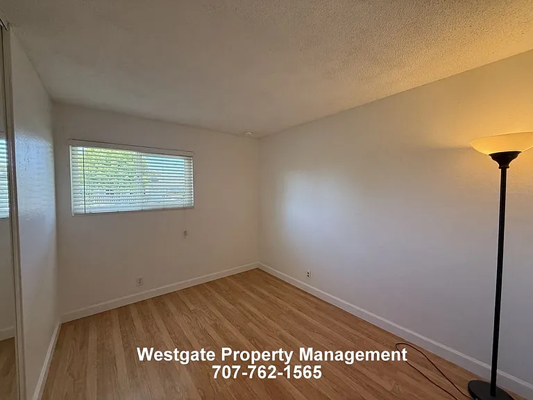 1336 Marian Way — Photo 21